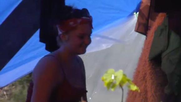 Sanne en Christel bidden samen voor een goede genezing