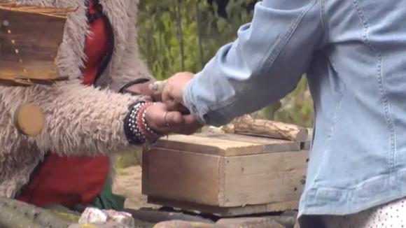 De bewoners uit Utopia 2 zetten hun eerste geld om