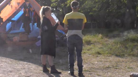 Brandon en Jessie zijn bezig met een verrassing voor Adriaan, hij is bijna jarig