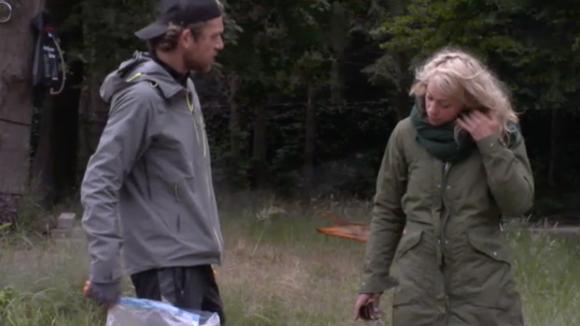 Adriaan irriteert zich aan de groep en zijn mede bewoners