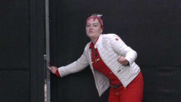 Sanne meldt zich als zevende bewoner van Utopia