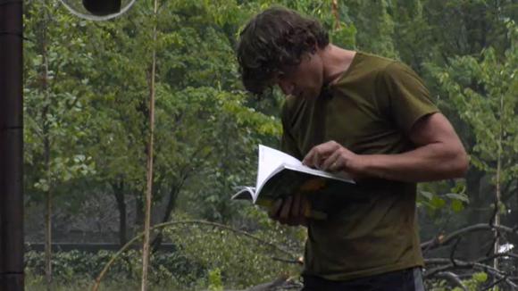 De bewoners uit Utopia 2 bereiden zich voor op de avond