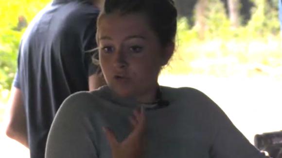 Sanne en Mike belanden in een discussie over de douche