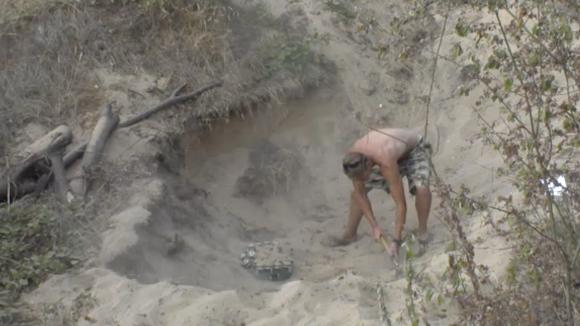 Adriaan verstopt bier om een statement te maken