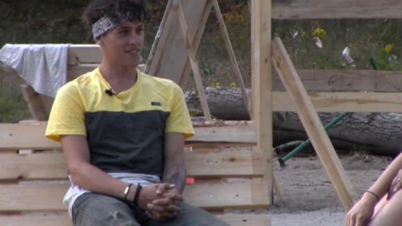 Brandon kopieert vaak dingen van anderen volgens enkele bewoners