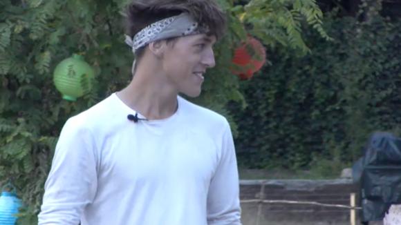 Brandon organiseert een poëzieavond voor de groep