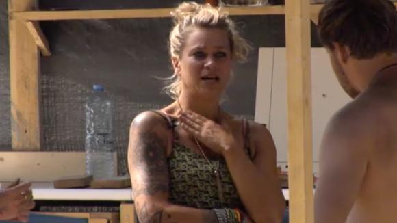 Christel moedigt Gerrit aan om snel met een financieel plan te komen