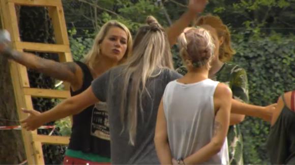 Christel vindt dat haar mede bewoners zich meer moeten inzetten voor het Summer Jam evenement