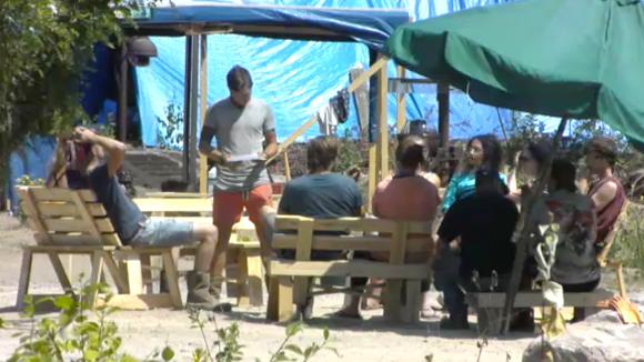 De bewoners uit Utopia 2 mogen voorlopig niet meer koken door de aanhoudende droogte