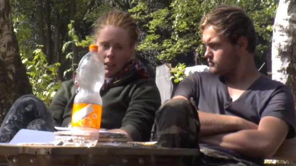 Gerrit en Hiske begrijpen niet waarom John en Mike afwezig waren tijdens de vergadering