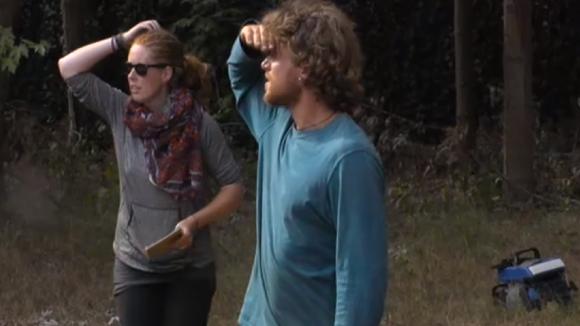 Hiske en Christel willen 24 uur lang in een boom gaan zitten