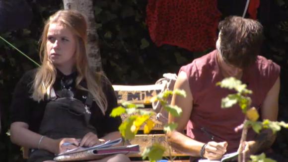 Jessie is gefrustreerd omdat John en Mike niet meer mee willen doen met een aankomend evenement