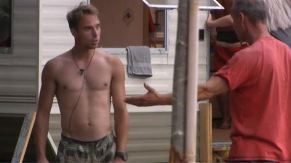 John en Mike willen een kleine caravan voor zichzelf aanschaffen