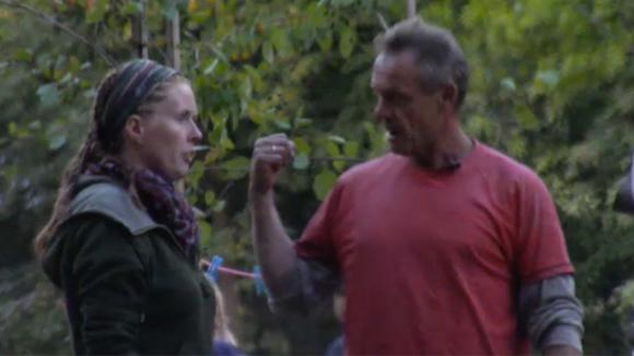 John maakt zich zorgen om de besparingen op de boodschappen, krijgt hij nog vlees?