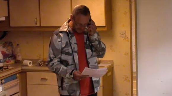 John probeert wat te doen aan de hoge factuur van het rioleringsbedrijf