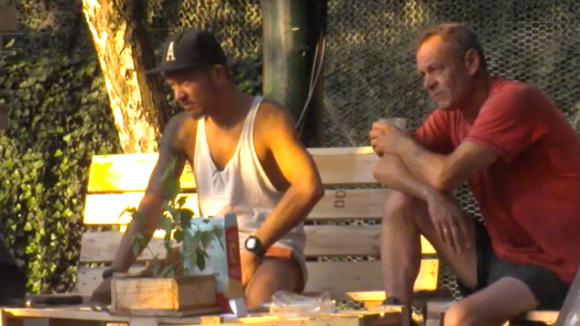 John weet al op wie hij gaat stemmen tijdens de stemperiode in september