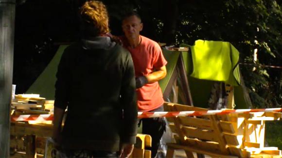 John ziet het niet zitten om zich aan te sluiten bij het financiële team