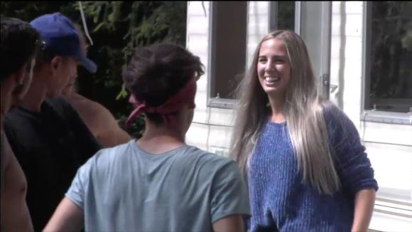 Manon loopt als nieuwe bewoner Utopia 2 in