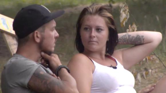 Mike wil meer begrip tonen en elkaar beter begrijpen en legt het bij met Sanne