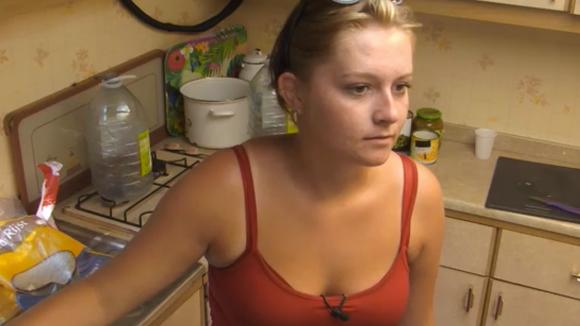 Sanne en Jessie praten over de connectie die verdwenen is