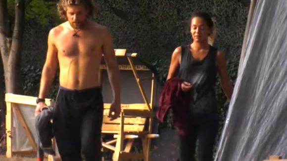 Adriaan en Shelley bespreken nieuwe ideeën voor het Utopia 2 terrein