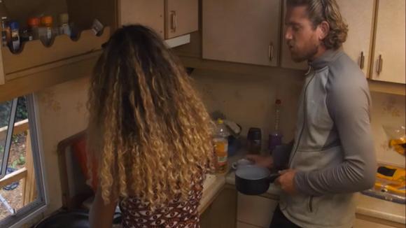 Adriaan is geïrriteerd door Shelley