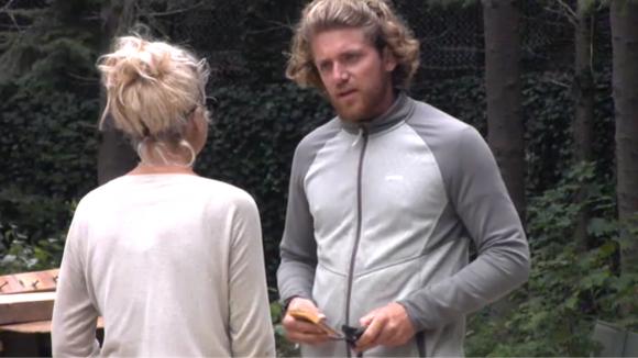 Adriaan wil al het geld wat hij verdient in de bv stoppen