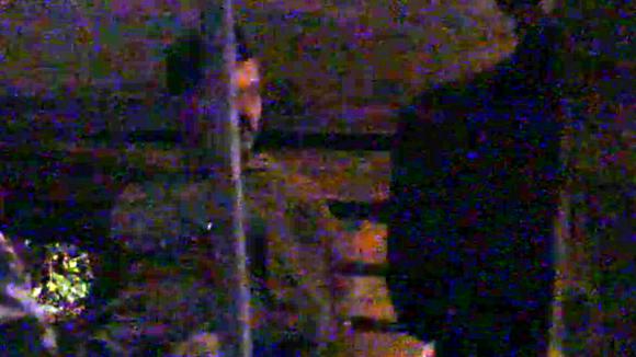 Adriaan zondert zich af van de groep omdat hij het gezeur van iedereen zat is