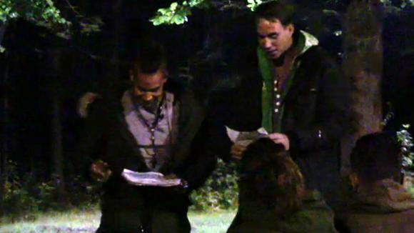 De bewoners uit Utopia 2 oefenen voor de naderende jamsessie