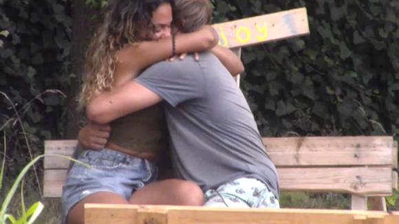 Gerrit vraagt duidelijkheid aan Shelley, is ze verliefd op hem?