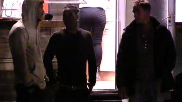 Heeft Mike bewust de kraam van Timothy en Joaquin kapot gemaakt?