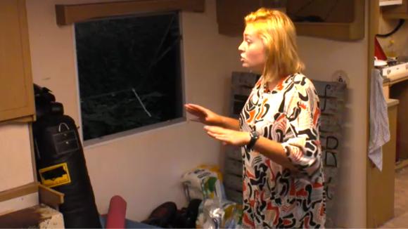 Hiske en Sanne hebben een flinke discussie over de laptop