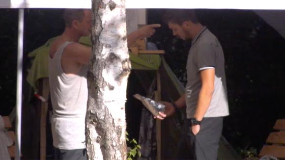 John heeft het helemaal gehad met Gerrit, de twee hebben een flinke ruzie