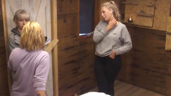 John weigert een huisje voor Sanne te bouwen