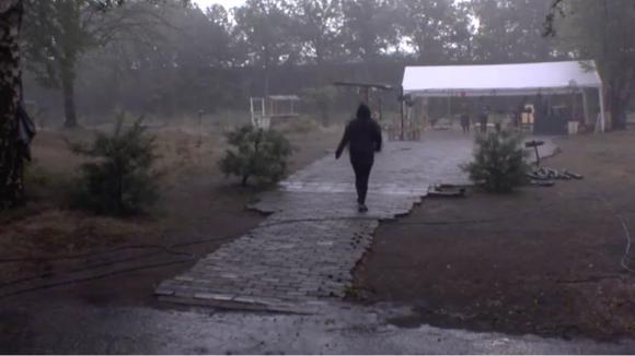 Noodweer in Utopia 2, de bewoners moeten schuilen