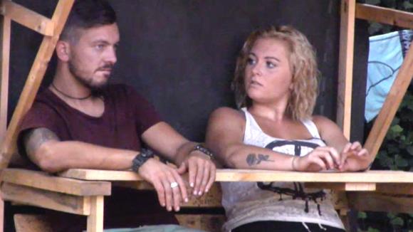 Sanne adviseert Mike dat hij meer aan zichzelf moet denken