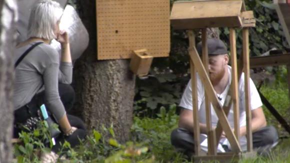 Mike hoopt op het paspoort