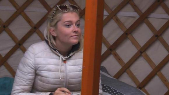 Sanne vraagt Joaquin en Timothy het hemd hun lijf