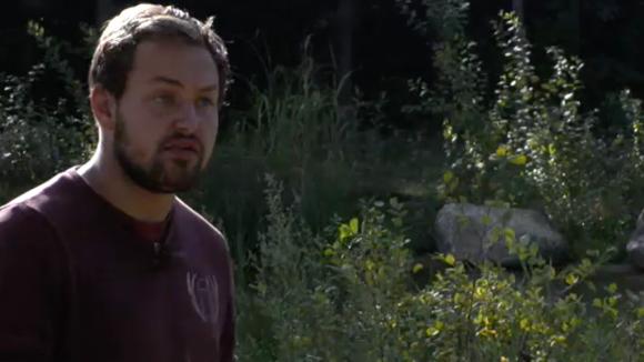 Gerrit komt tussen de ruzie van Shelley en Sanne te staan