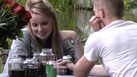 Jeffry pakt uit en vraagt Jessie officieel verkering