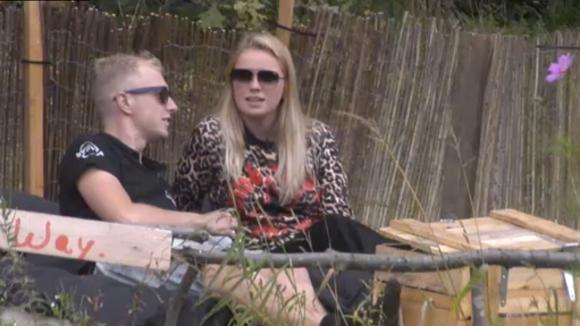 Jeffry verrast zijn vriendin Jessie met een leuke verrassing