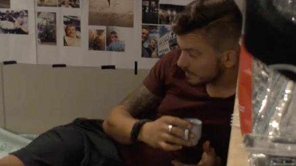 John en Mike vinden de beschuldigingen naar Timothy en Joaquin onterecht