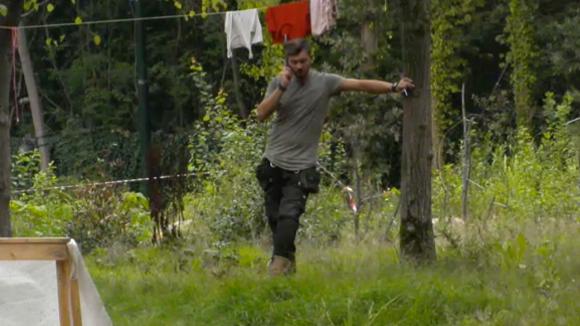 Mike belt een reparateur de laptop moet gemaakt worden