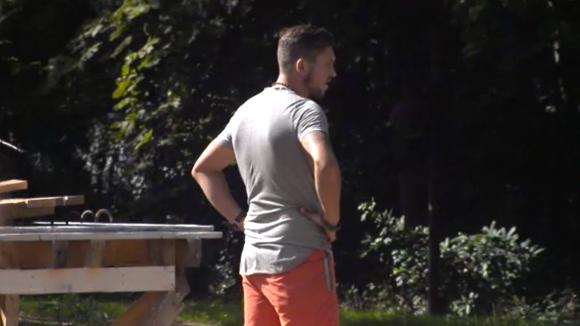 Mike is woest door zijn luie mede bewoners