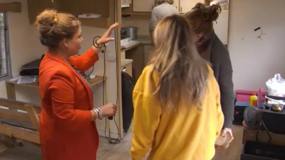 Merel heeft zichzelf verbrand aan haar hand