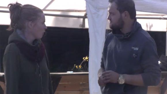 Hiske krijgt Gerrit zover om mee te doen aan een mysterieuze wedstrijd