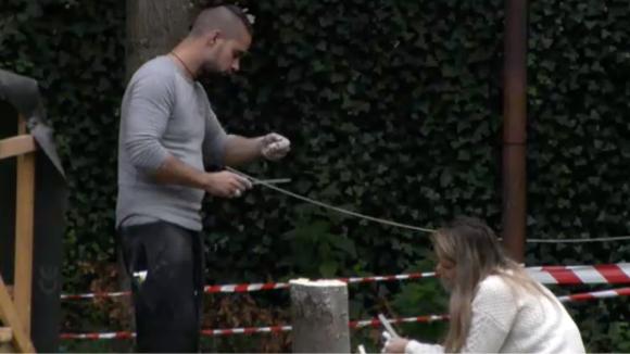 Nieuweling Lotus vindt het moeilijk iemand in Utopia 2 te vertrouwen