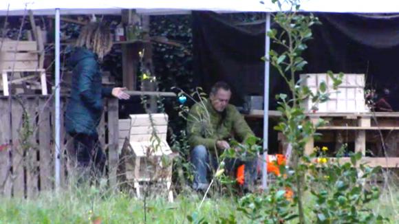 Shelley vindt Brandon een stoker en haalt verhaal