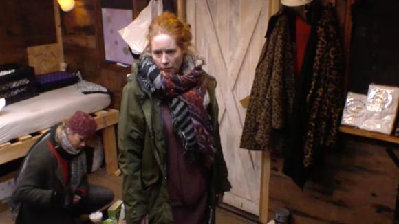 Hiske is bloedlink op haar mede bewoners omdat ze te laat boodschappenlijstjes inleveren