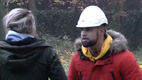 Joaquin doet er alles aan zodat Lotus koffie gaat zetten